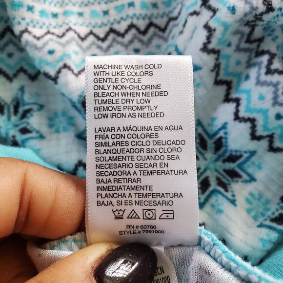 Betsey Johnson 2 Piece Long Sleeve Snowflake Pajama Set L - Picture 10 of 10